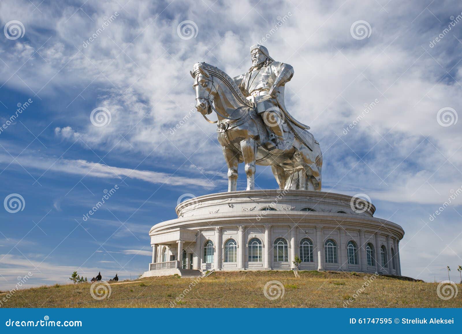 La Plus Grande Statue Du Monde De Genghis Khan Image Stock Image Du Mongolie Cityscape 61747595