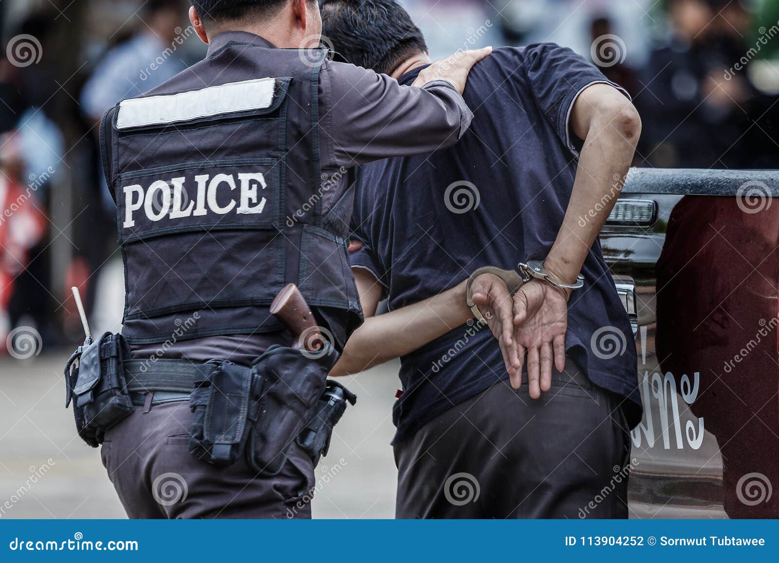 La Police Que L'acier Menotte, Police Arrêtée, Policier