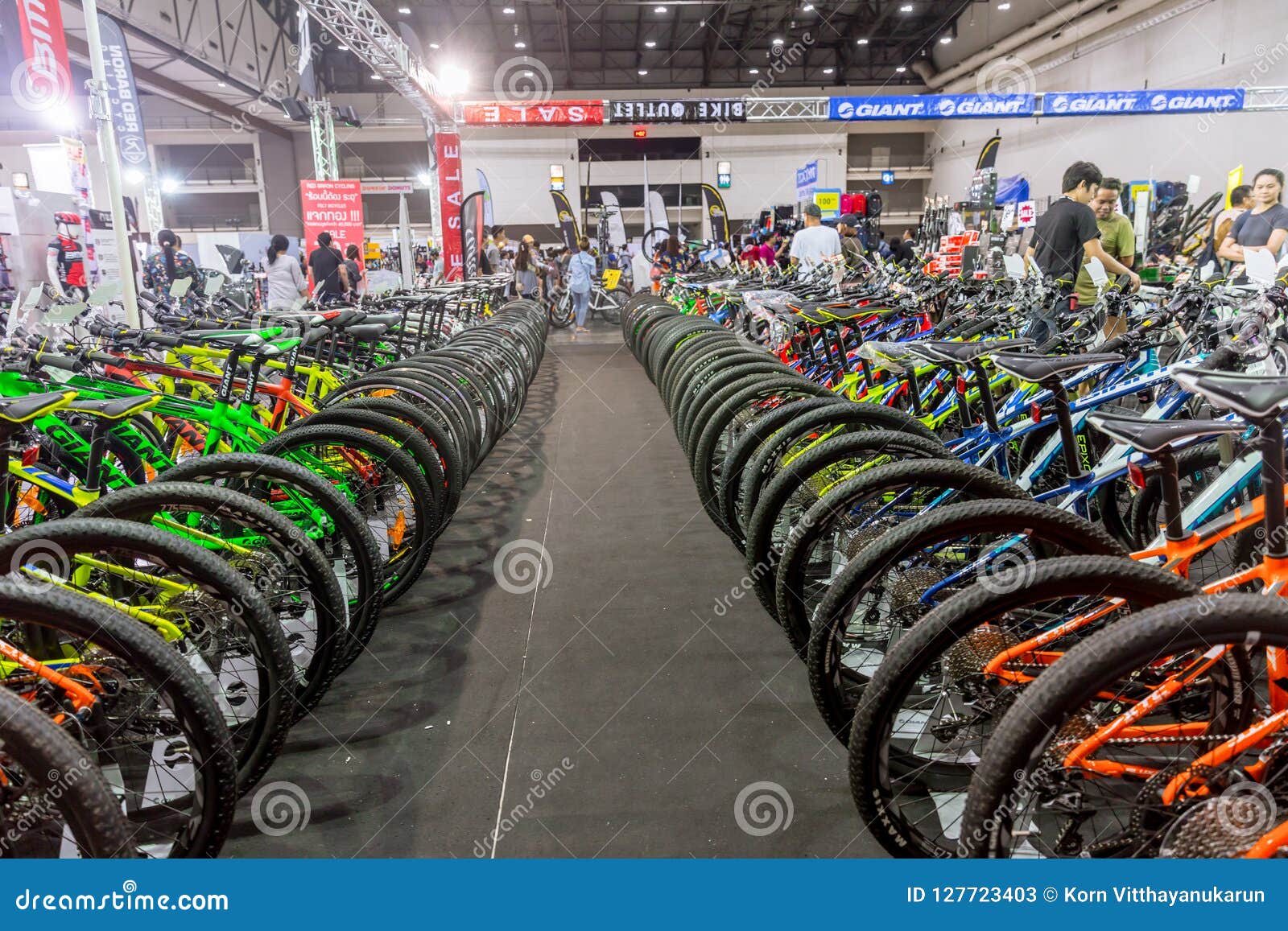 La Promoción Y La Venta Baratas De La Bicicleta En Bangkok Internacional  Bike 2018 La Expo Más Grande De La Bicicleta O De La Bic Foto de archivo  editorial - Imagen de