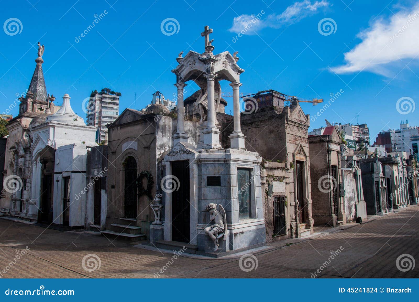 la recoleta cemetery in buenos aires, argentina