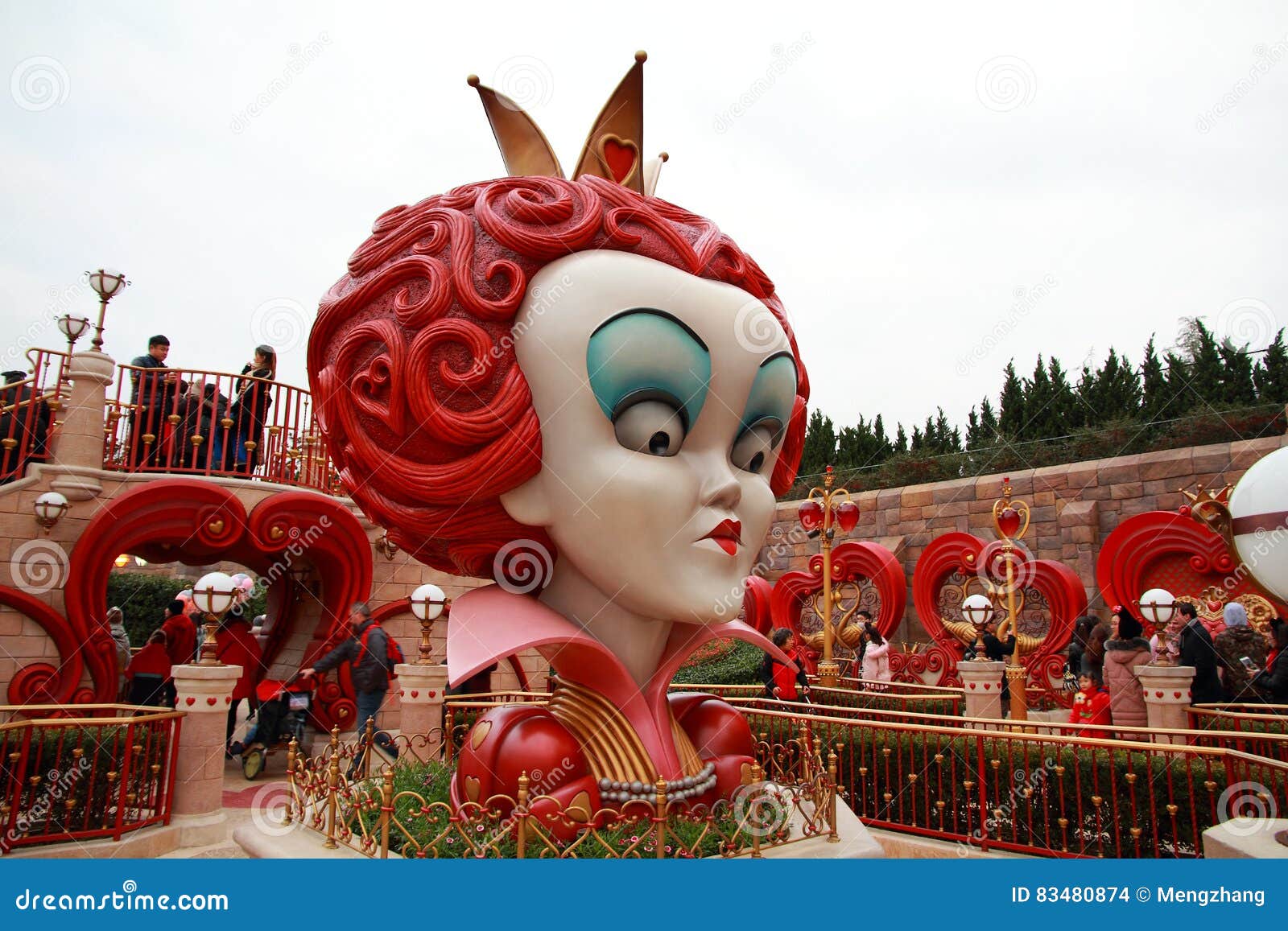 La Reine Rouge En Monde De Changhaï Disney Image stock éditorial