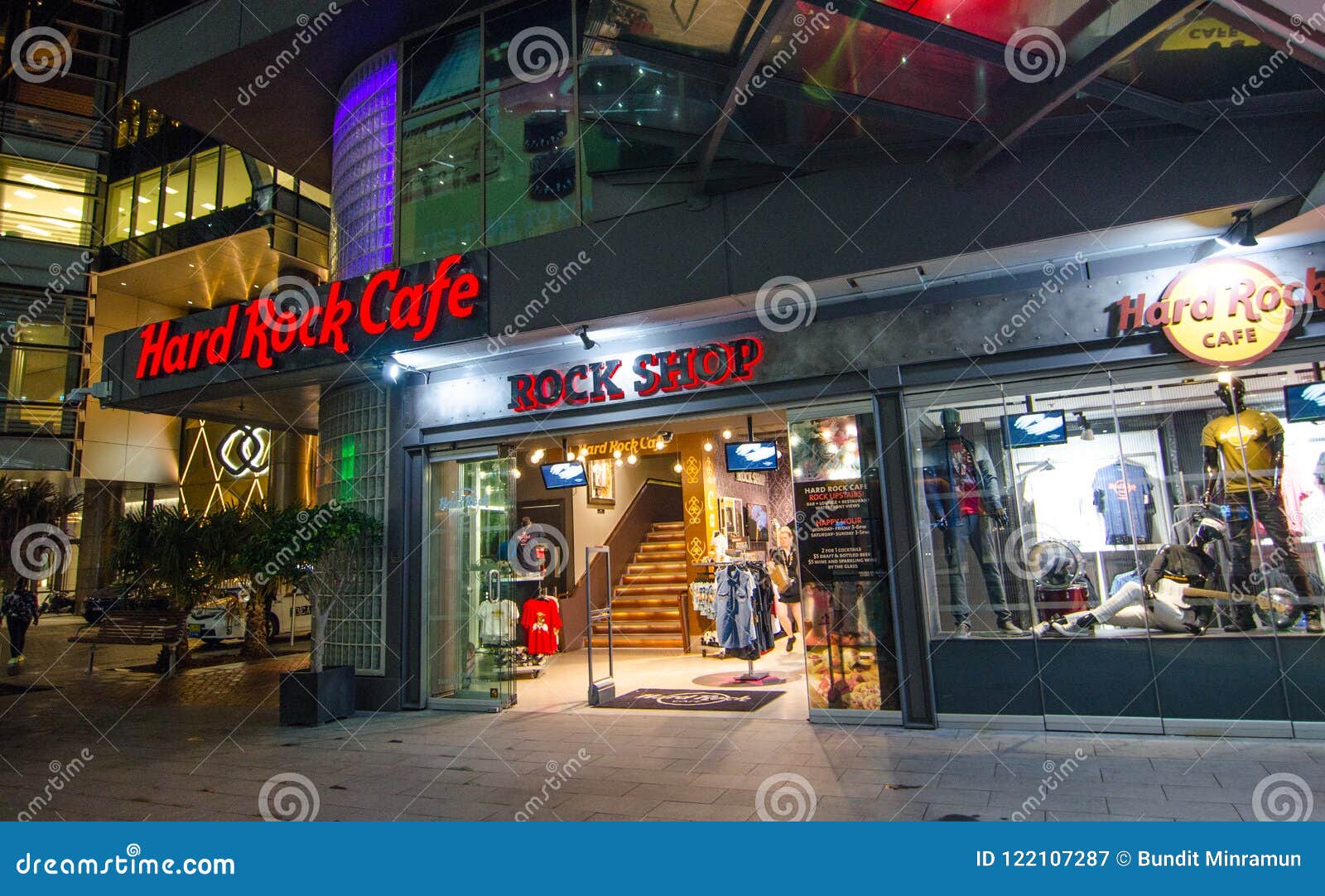 La Ropa De De Rock Cafe Y La Tienda Al Por Menor De Los Accesorios, La Imagen Muestra El Shopfront En Darling S Fotografía - Imagen de moderno,