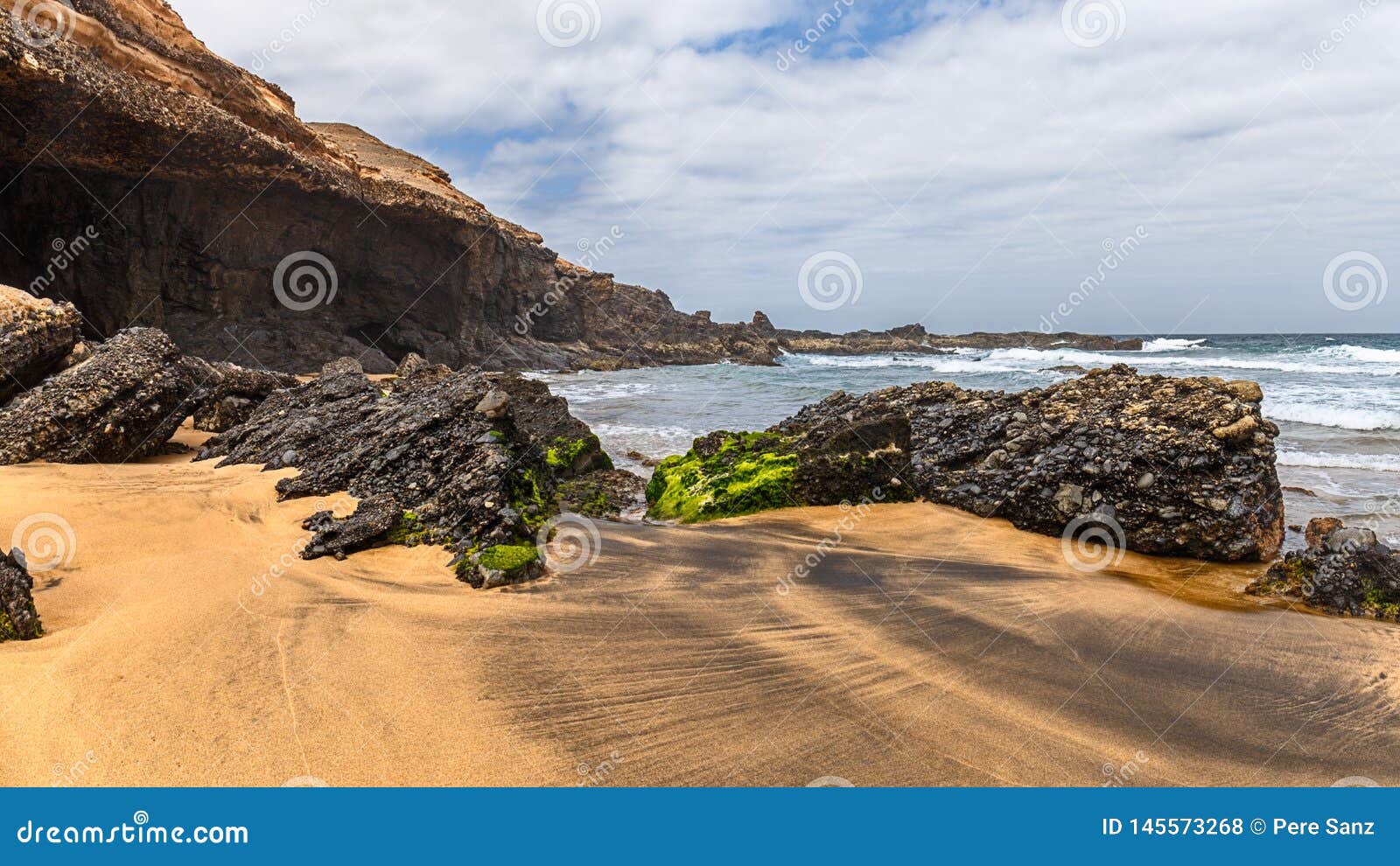 la solapa, a virgin gold-colored sandy beach in fuerteventura