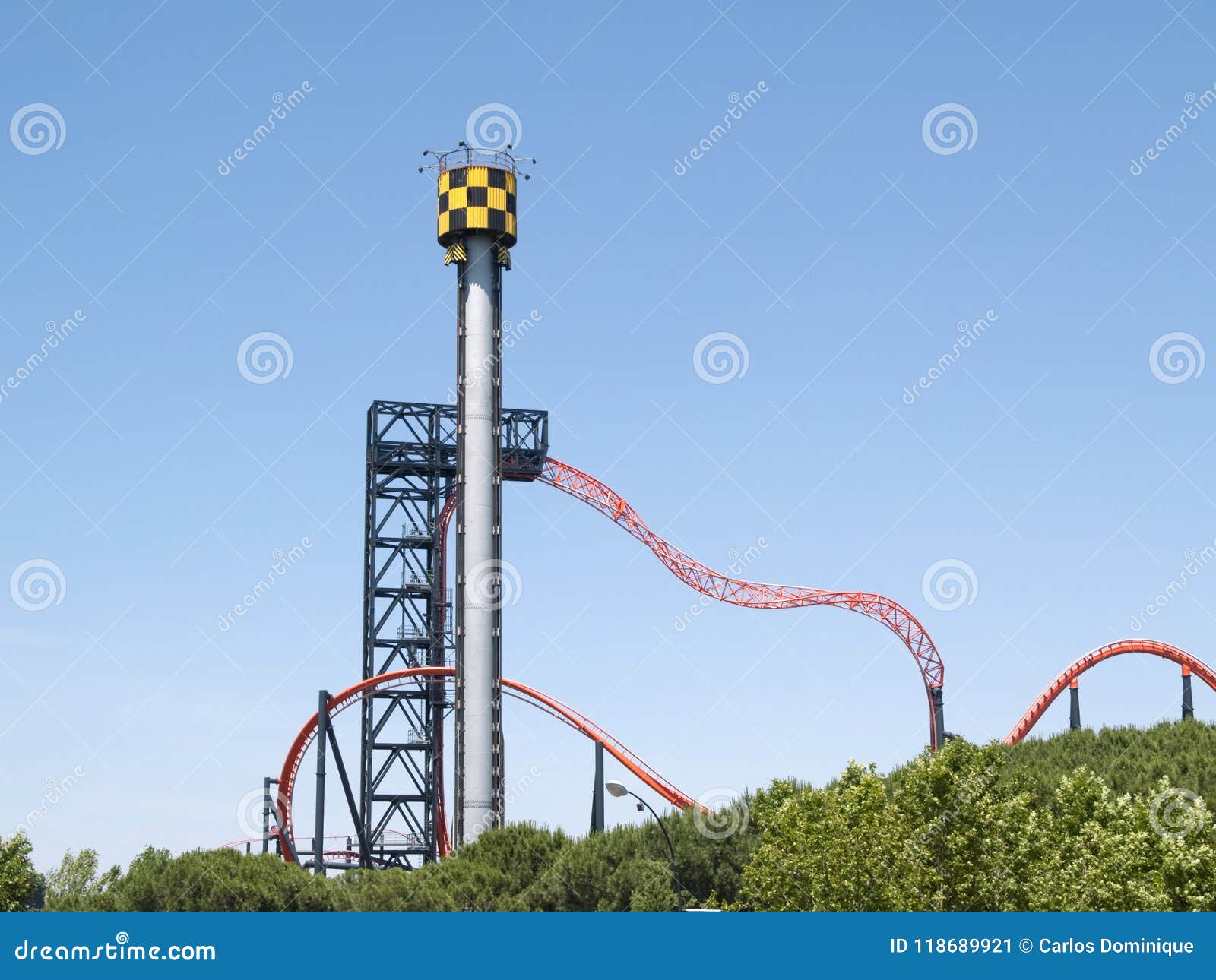 roller coaster in parque de atracciones de madrid amusement park
