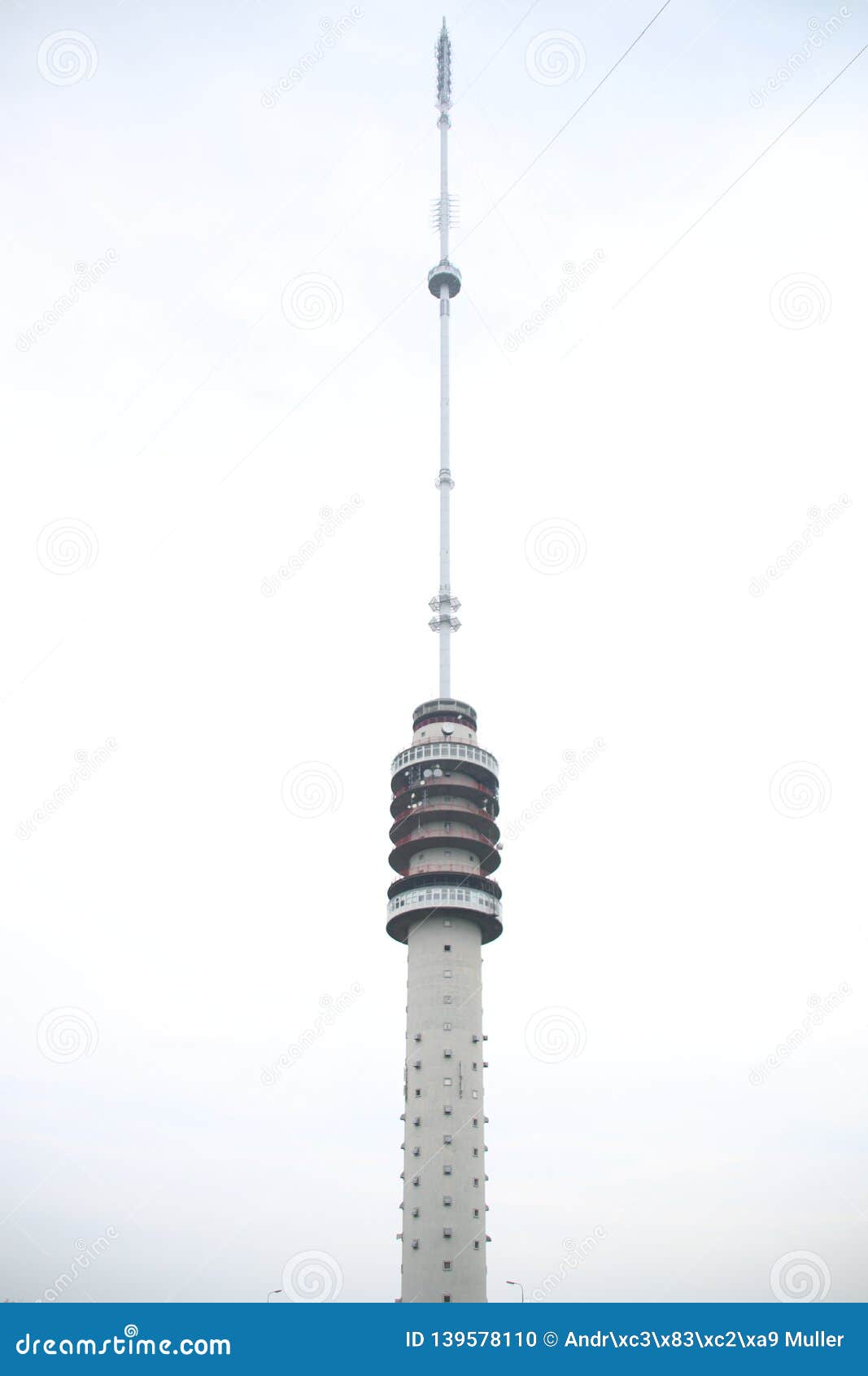 La torre di radiodiffusione dell'antenna ha nominato Gerbrandytoren o Lopik in IJsselstein vicino ad Utrecht nei Paesi Bassi