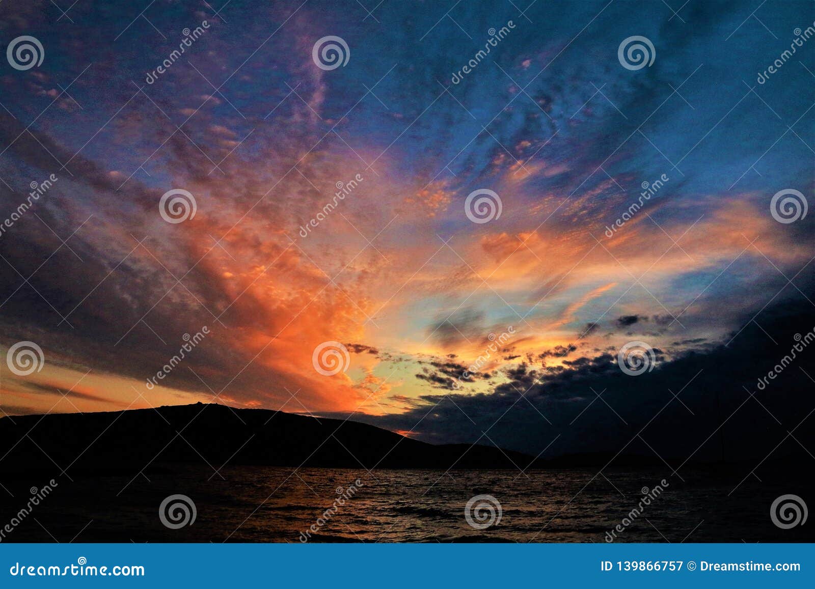 La Vie En île Déserte Kornati Le Coucher Du Soleil De La