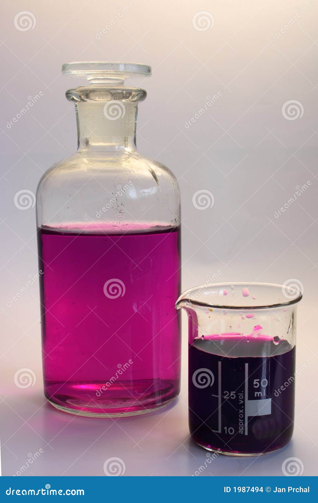 Beaker Ml Stock Illustrations – 50 Beaker Ml Stock Illustrations, Vectors &  Clipart - Dreamstime