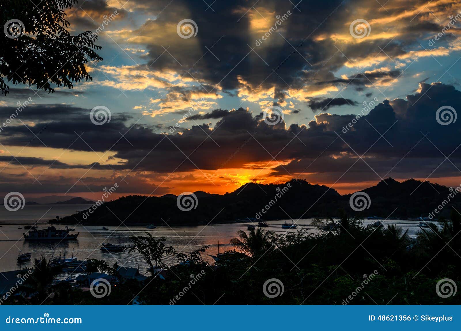 labuan bajo sunset