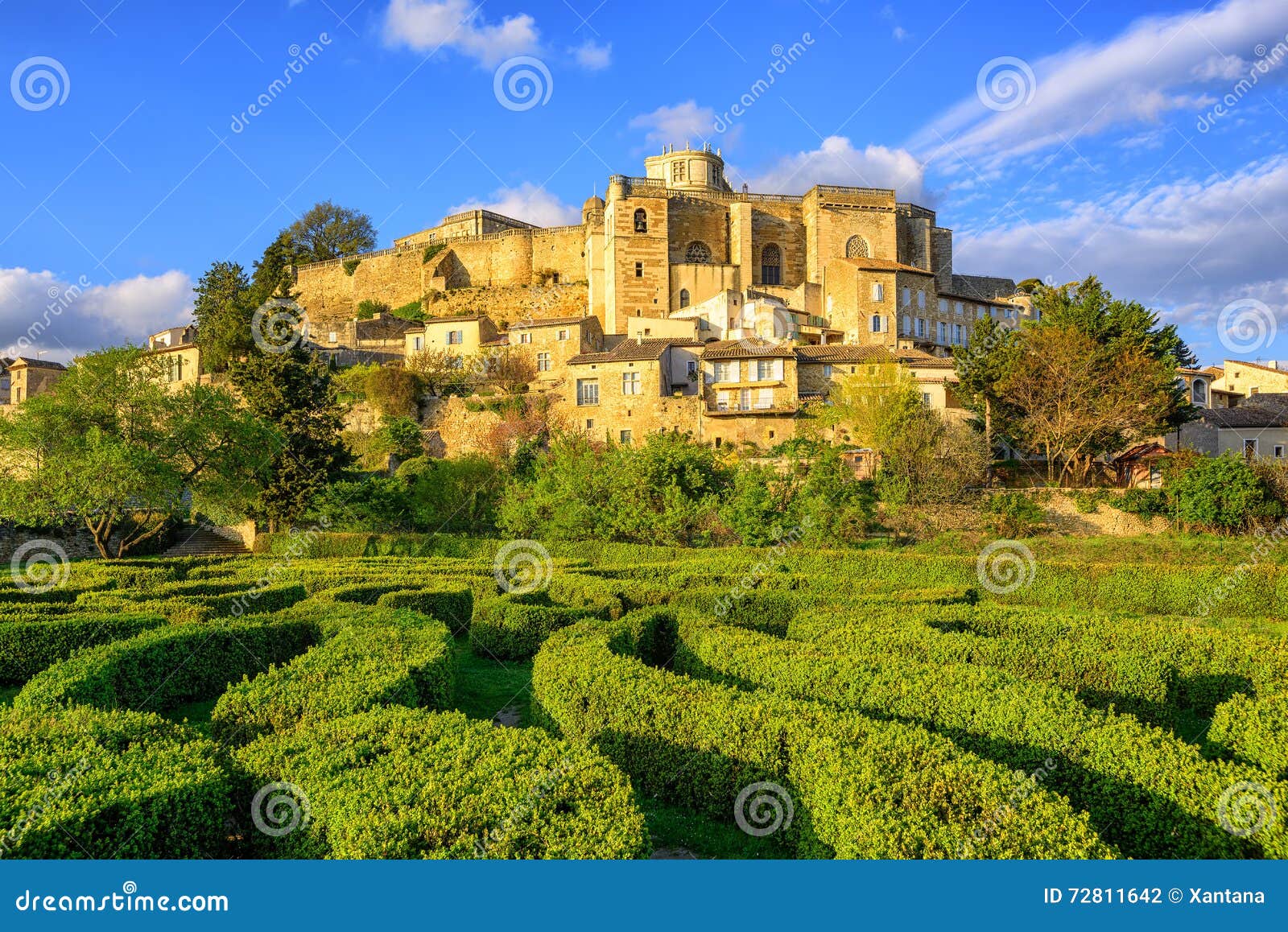 Labyrinthgarten Und Schloss Grignan, Drome, Frankreich ...