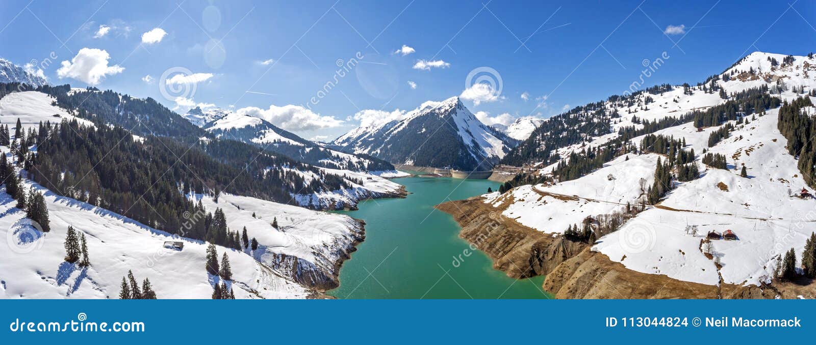Lac De L Hongrin Jest Rezerwuarem W Vaud Szwajcaria Rezerwuar Z Nawierzchniowym Terenem 1 60 Km2 0 62 Sq Mi Lokalizuja W Zdjecie Stock Obraz Zlozonej Z Powietrze Wysokog
