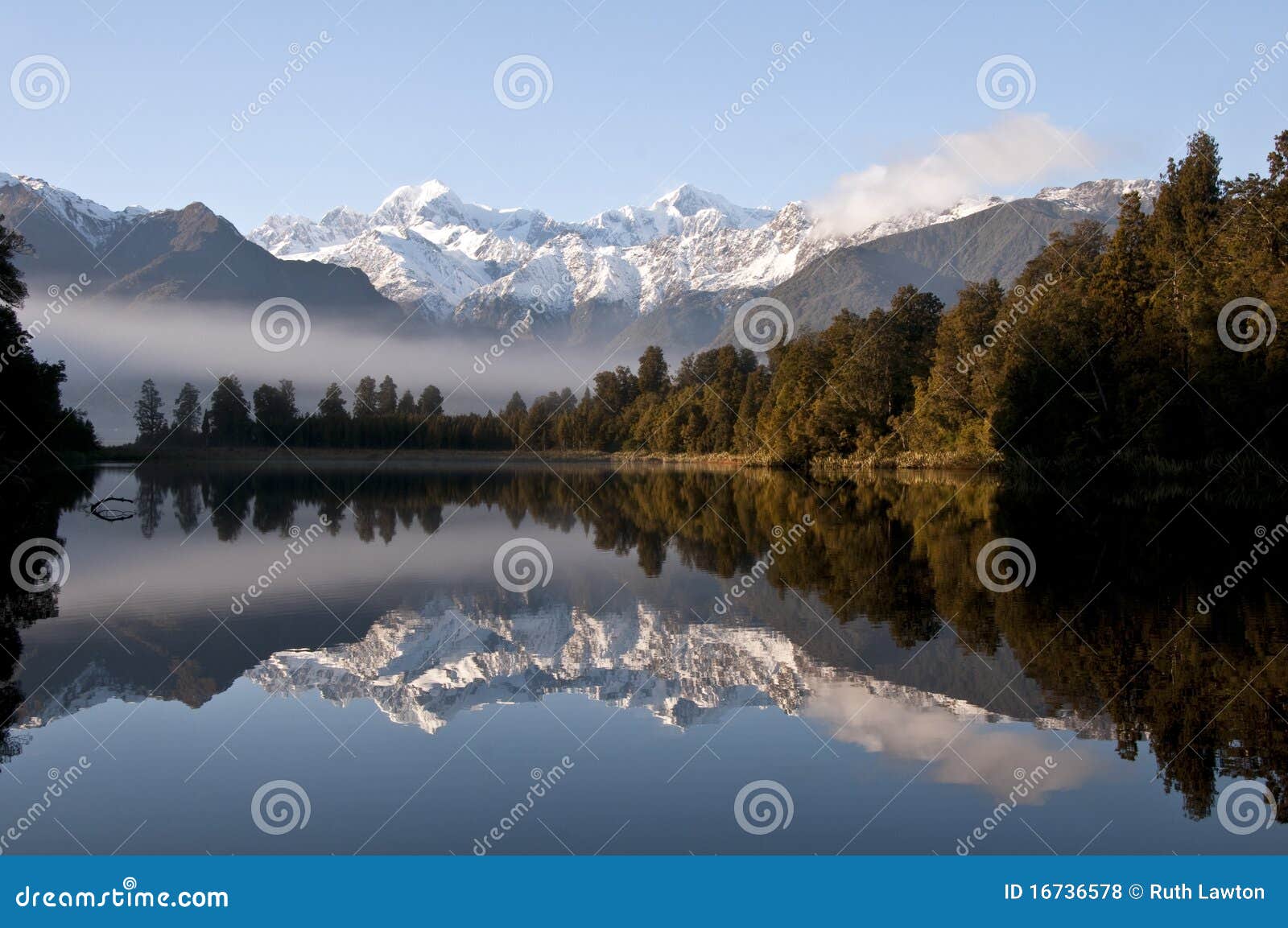 Lac Matheson Photo Stock Image Du Destination Vert 16736578 lac-matheson-photo-stock-image-du-destination-vert-16736578