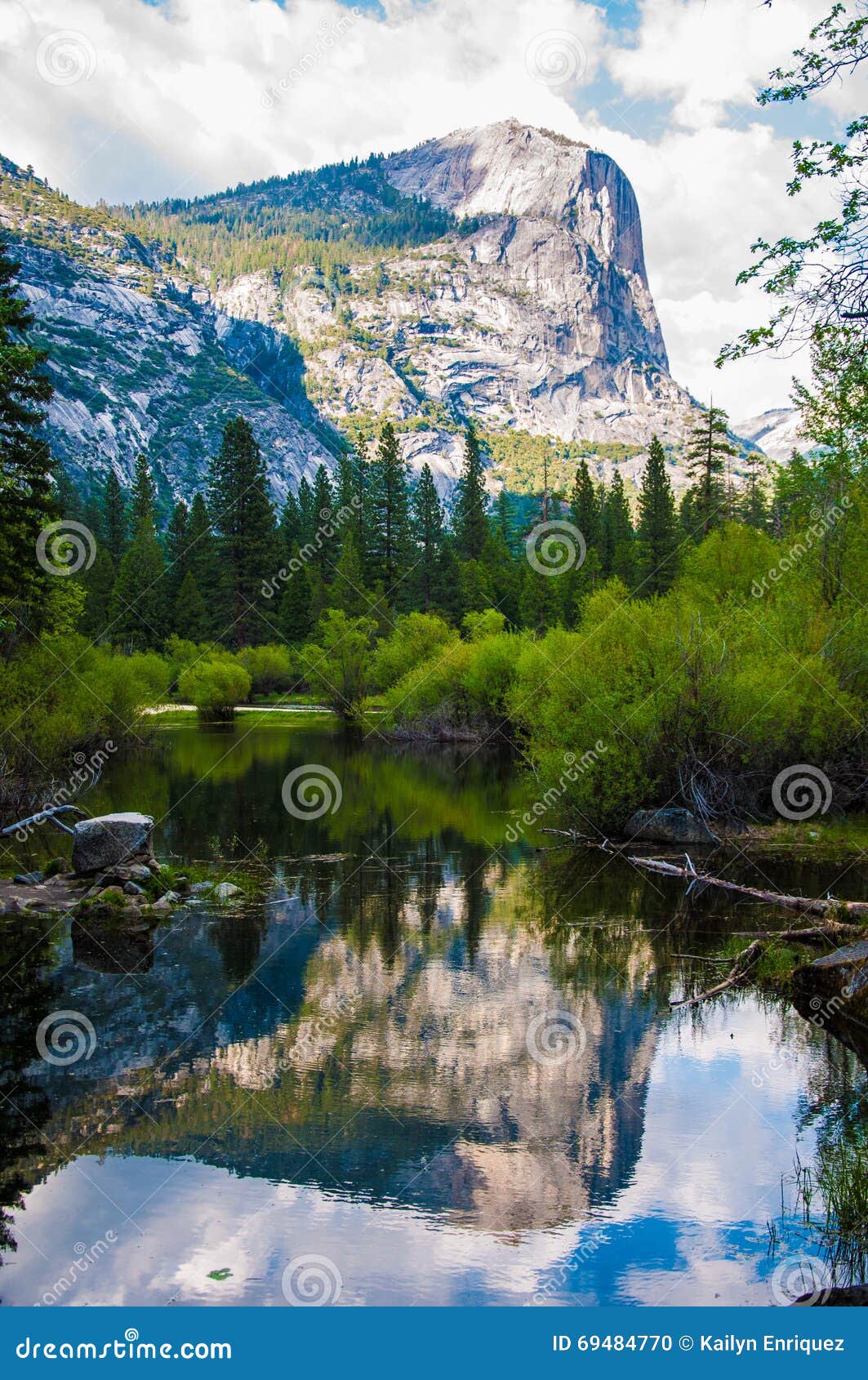 Lac Yosemite mirror photo stock. Image du californie 69484770