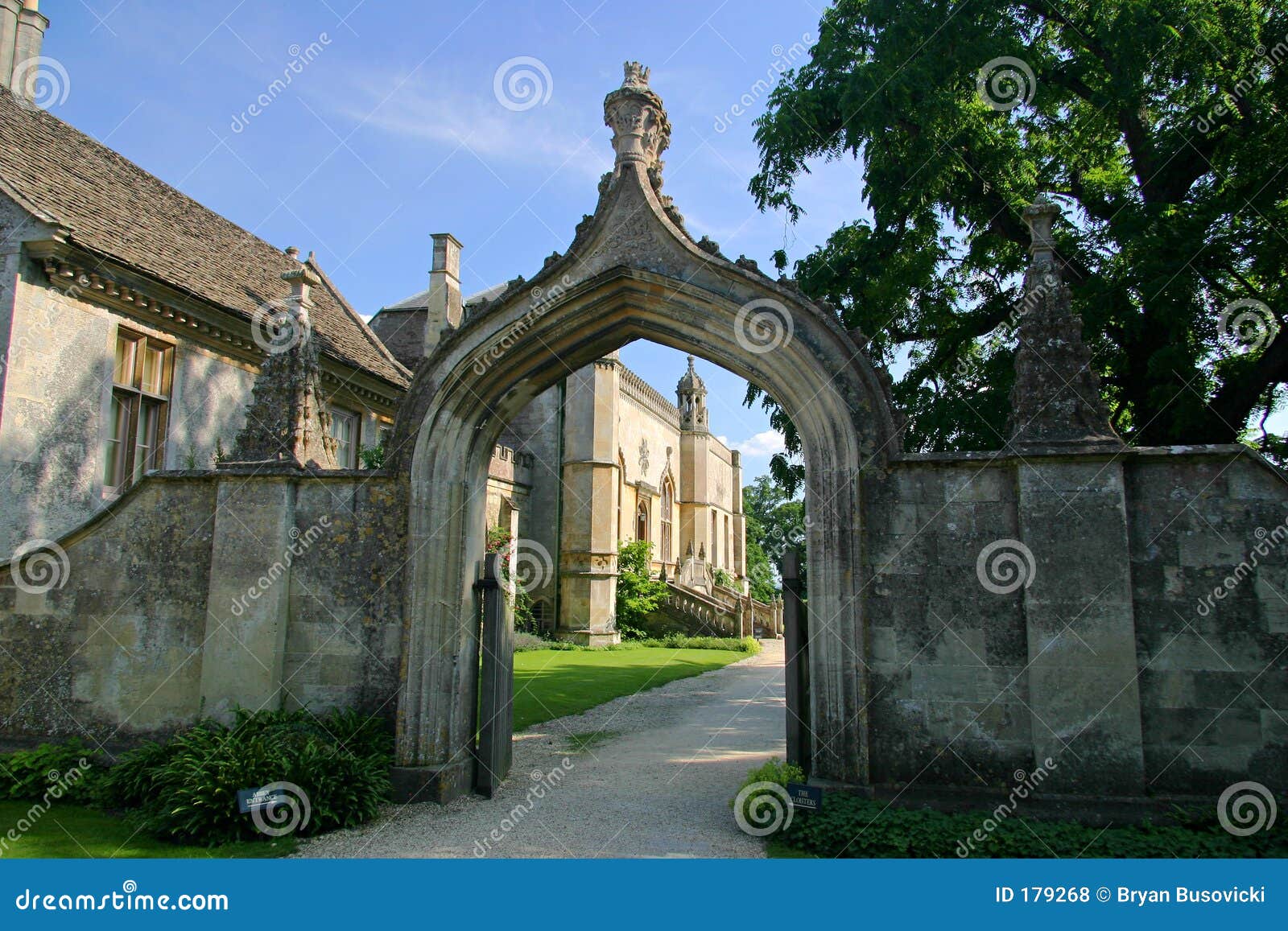 lacock abbey entrance