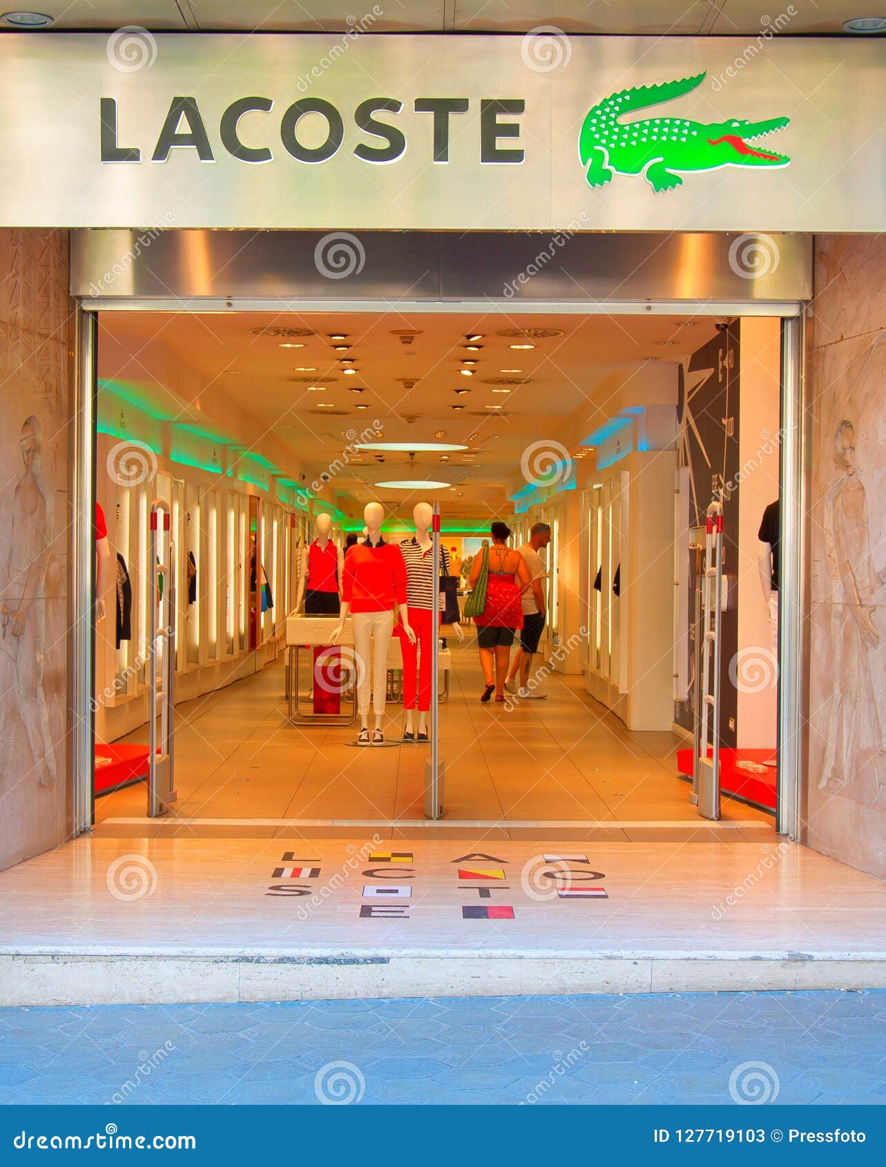 realistisk Enig med kontroversiel Lacoste Store in Barcelona, Spain Editorial Stock Photo - Image of  background, barcelona: 127719103