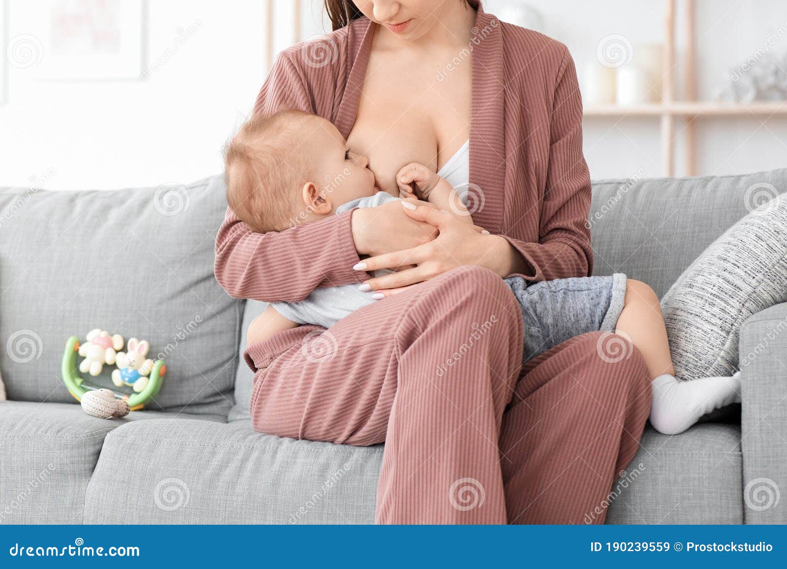 кормит ребенка грудью порно фото 5