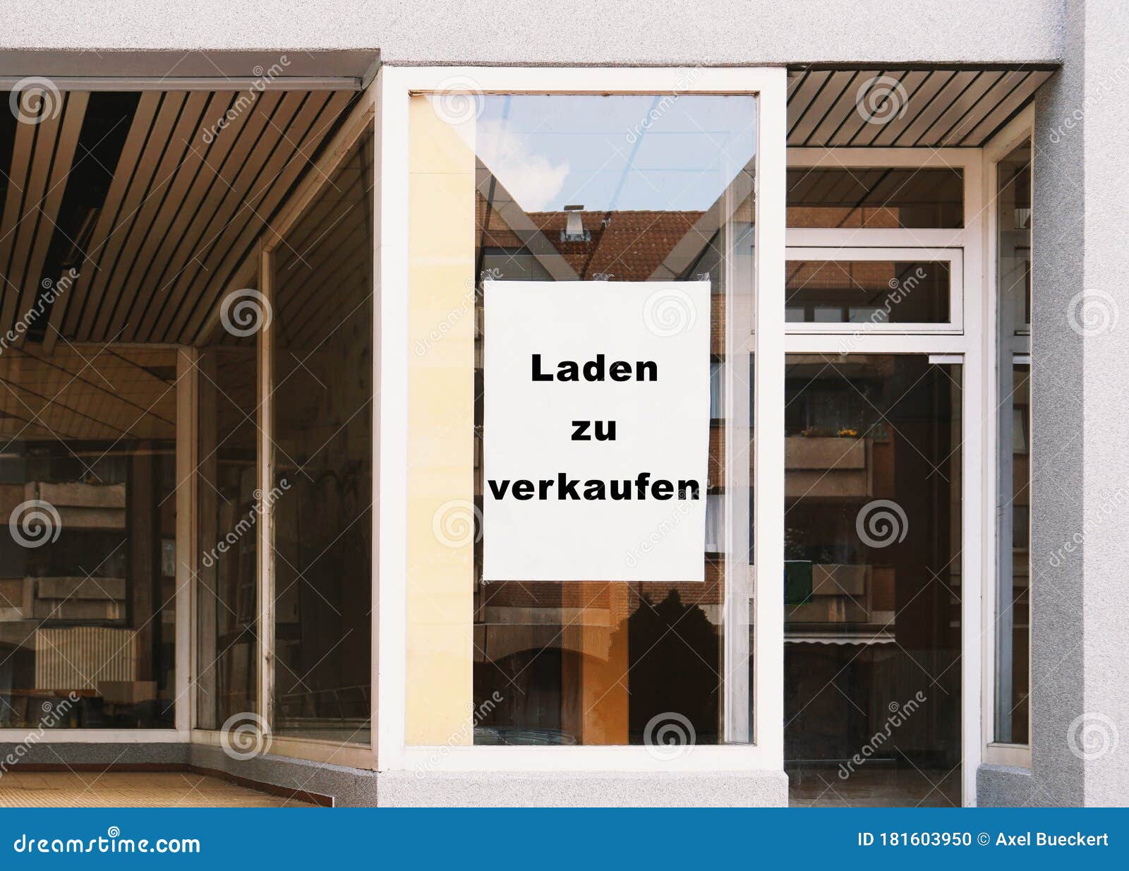 laden zu verkaufen - translates as store for sale - german sign