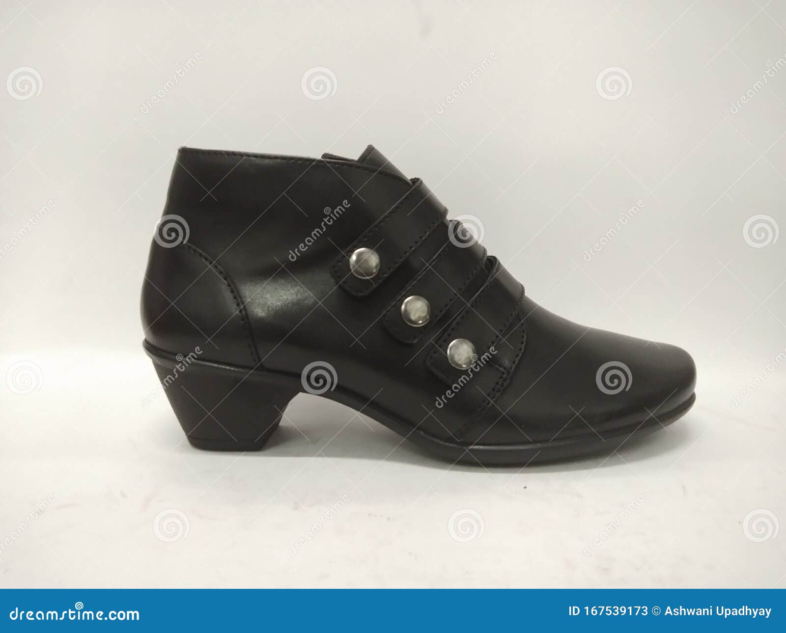 Ladies Shoes Made By Leather In Black 