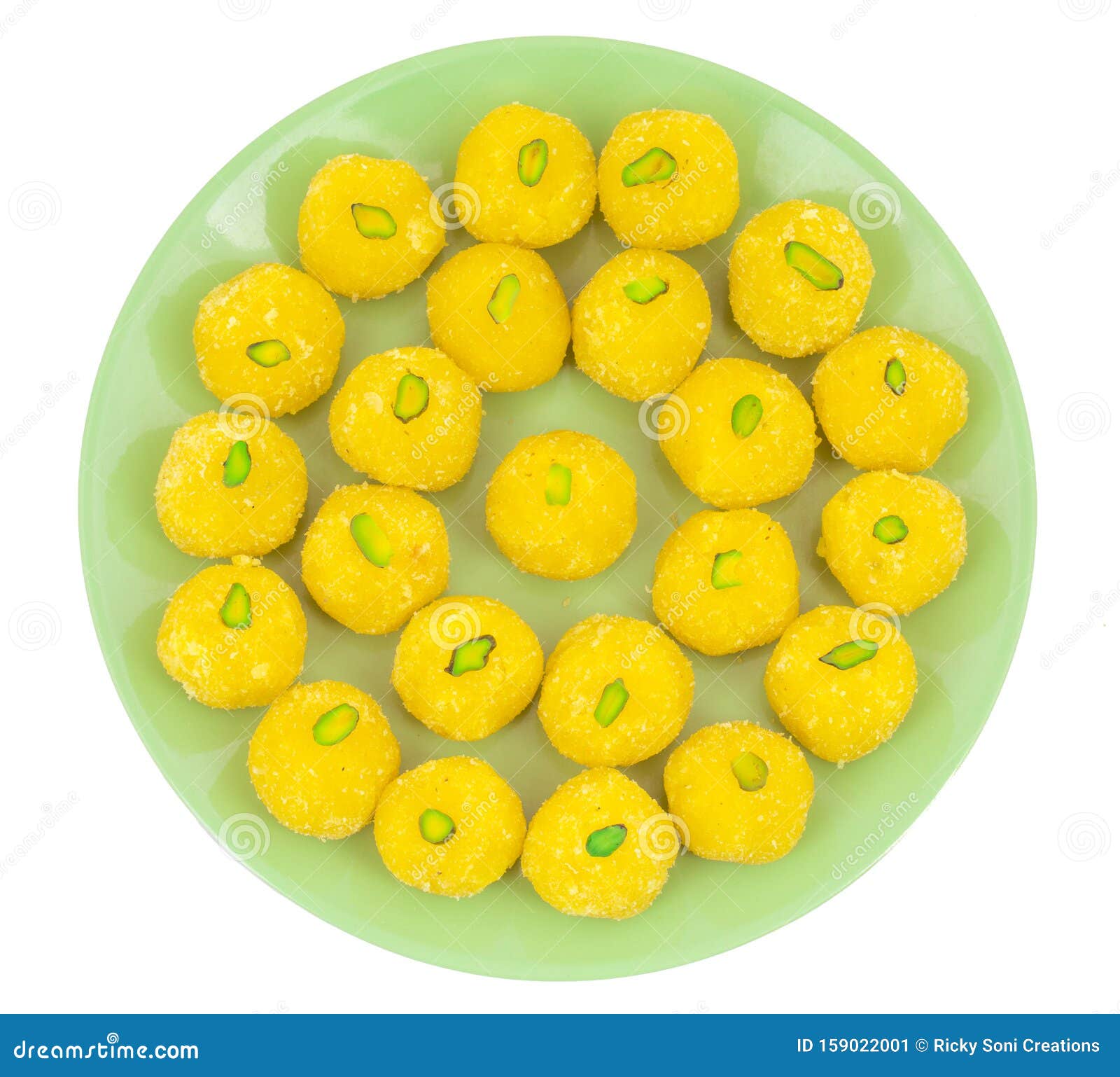 Ladoo De Coco De Alimentos Tradicionais Amarelos Tradicionais Da Índia, Com  Fundo Branco Imagem de Stock - Imagem de vegetariano, tradicional: 159022001