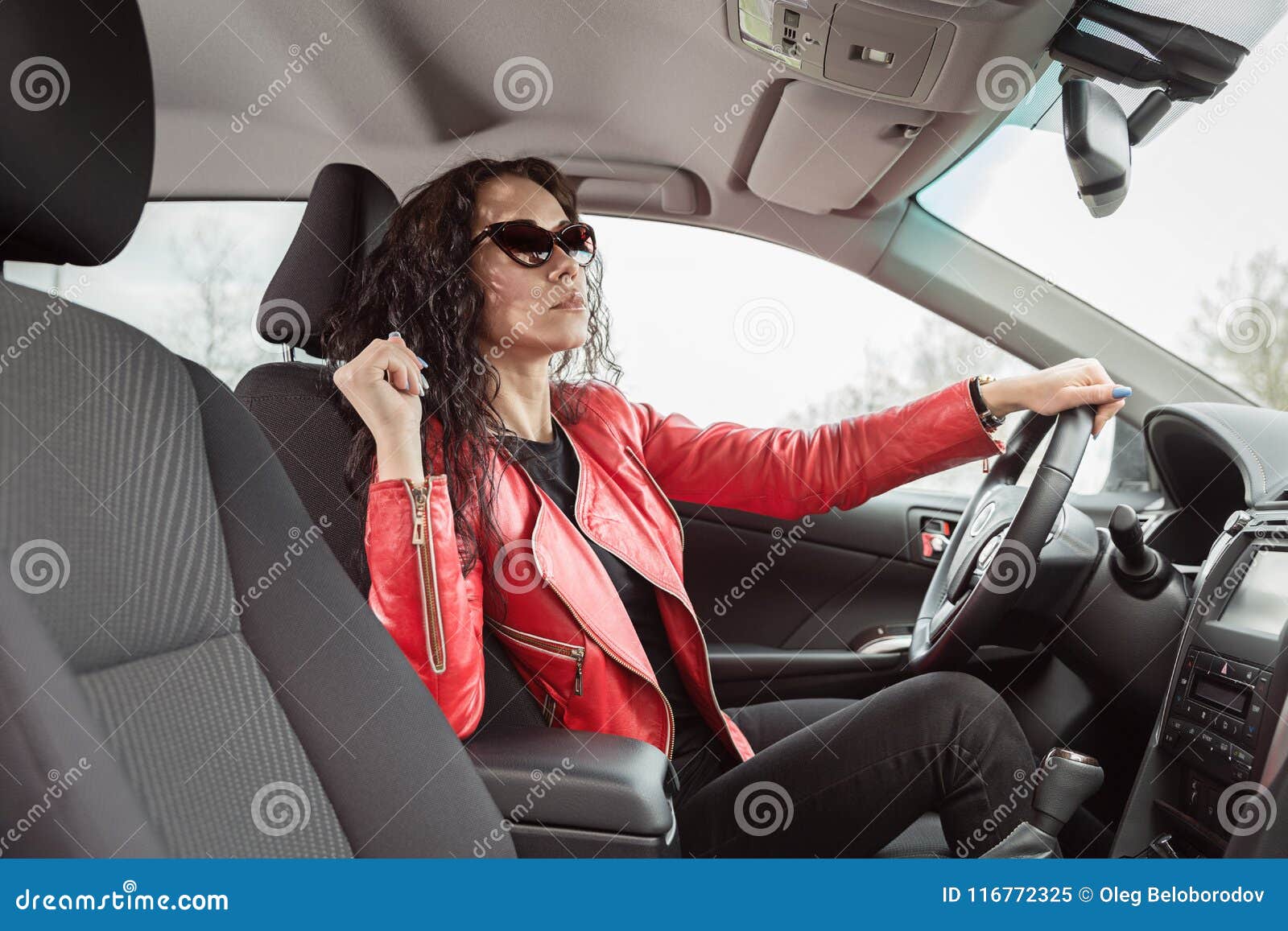 Reklame At interagere Motivere Lady in Red Leather Jacket Inside Car Behind Wheel. Stock Image - Image of  style, happy: 116772325