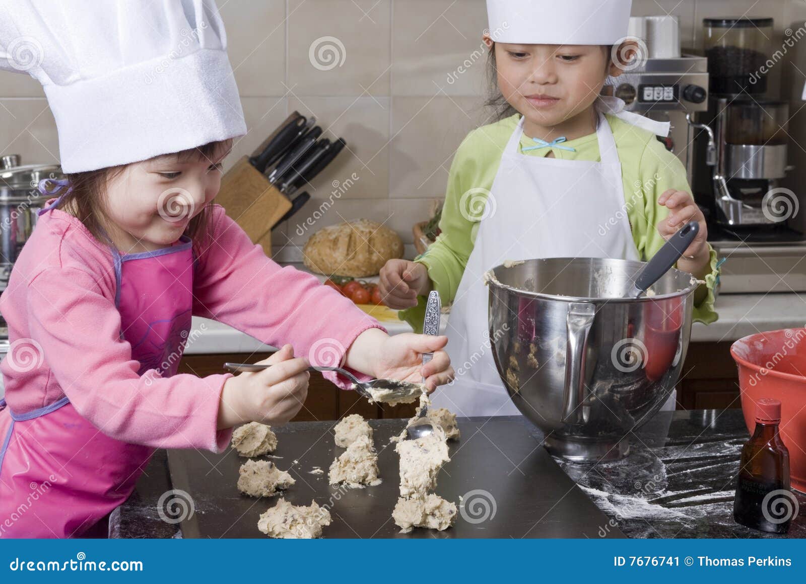 Laga mat för barn fotografering för bildbyråer. Bild av ungar 7676741