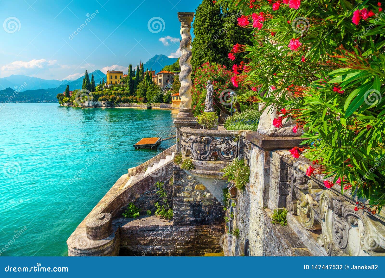 Lago Como Con Le Ville Di Lusso Ed I Giardini Spettacolari Varenna Italia Fotografia Stock Immagine Di Giardino Panorama