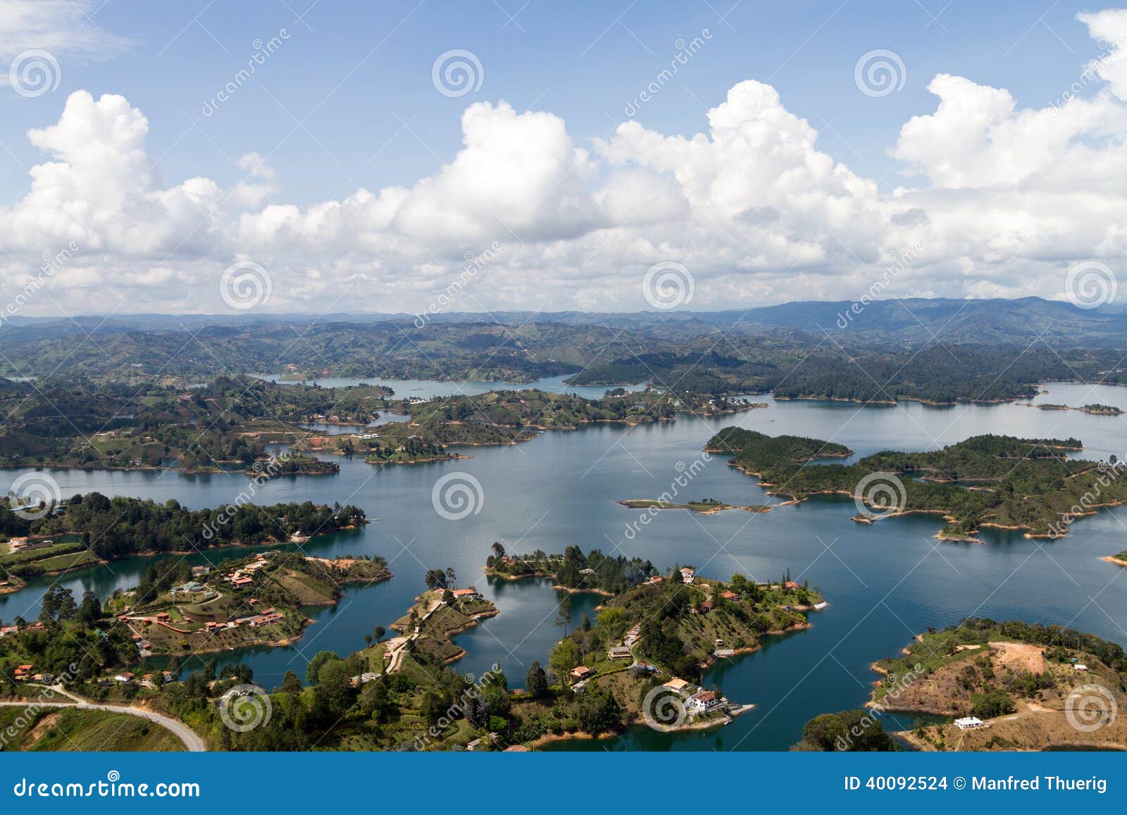 Lago Guatape Colombia Foto De Archivo Imagen De Localizaciones 40092524 lago-guatape-colombia-foto-de-archivo-imagen-de-localizaciones-40092524
