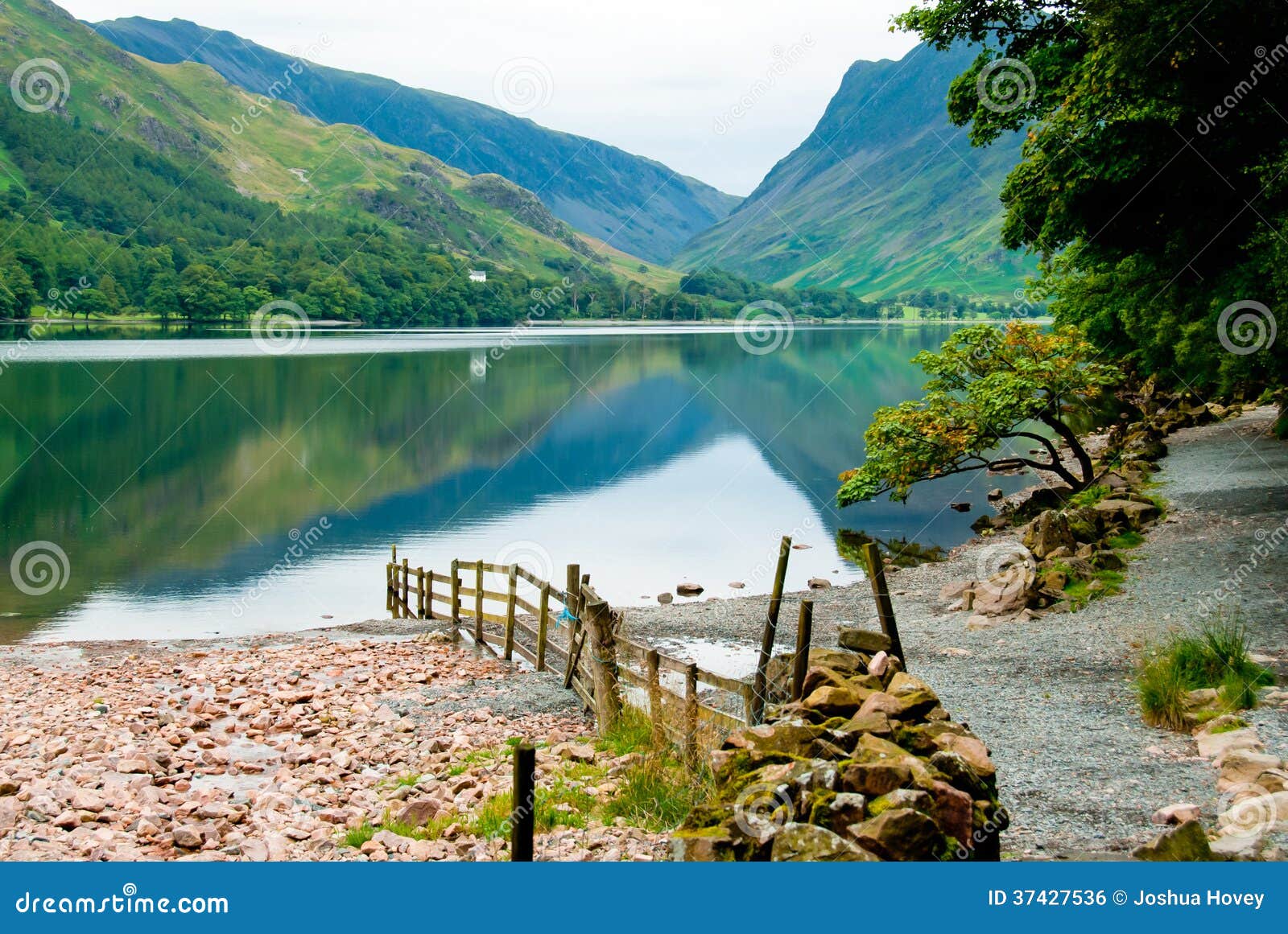 Lago inglés rural foto de archivo. Imagen de norte, campo 37427536