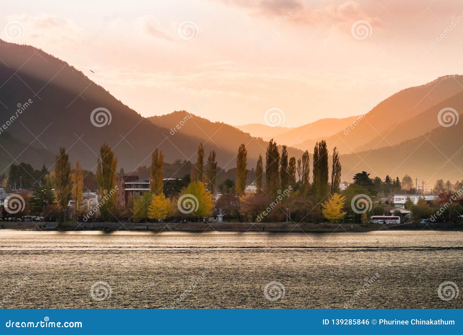 Bello paesaggio del lago Kawaguchi, Giappone