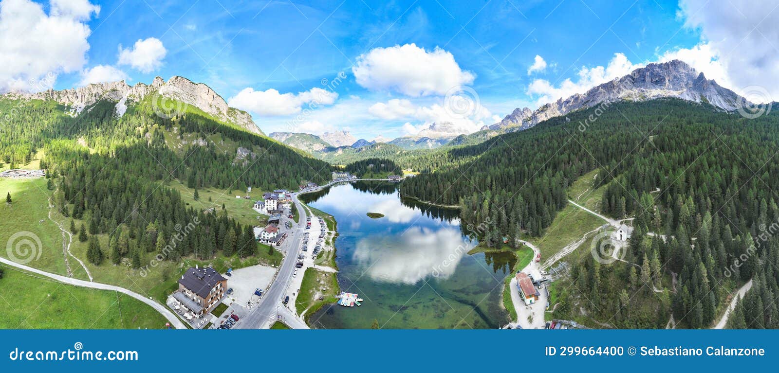 lago misurina - panoramica aerea dall'alto del paesaggio sulle dolomiti di sesto