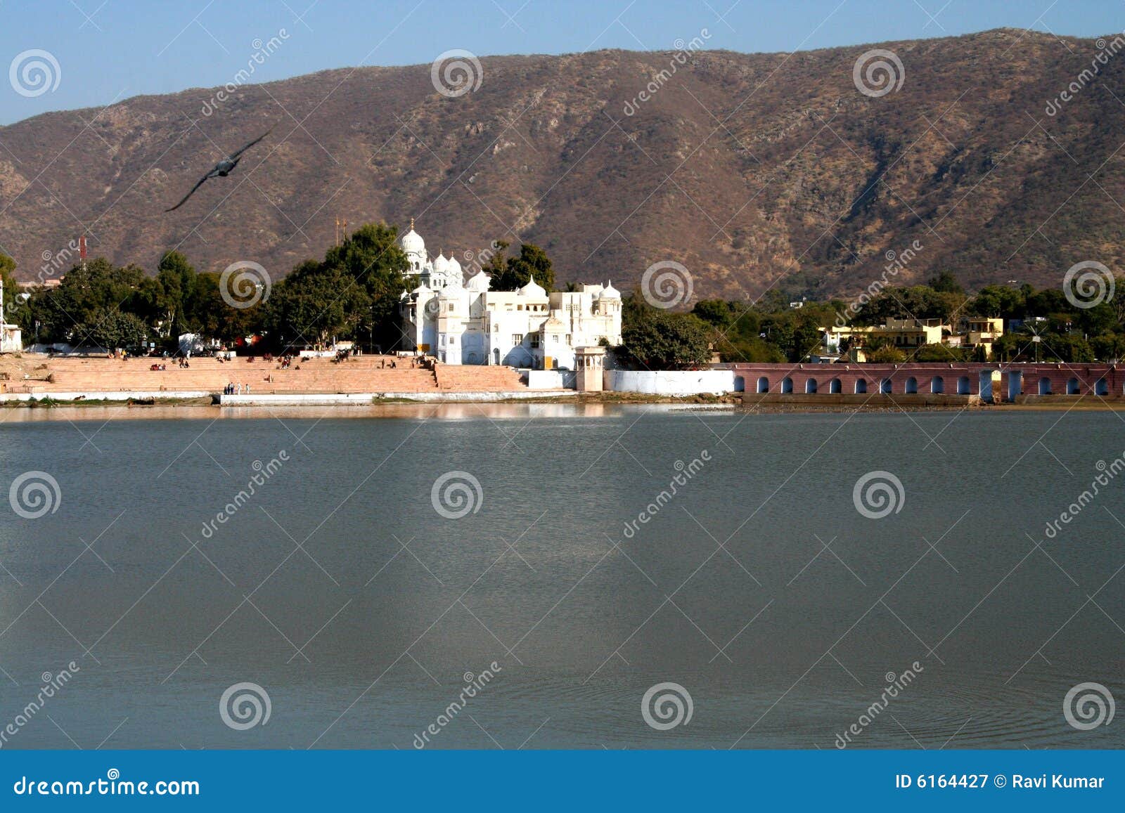 Ciò è il lago pushkar famoso. L'unico posto in cui secondo la mitologia indiana Brahma il creatore dell'universo ha suo tempiale