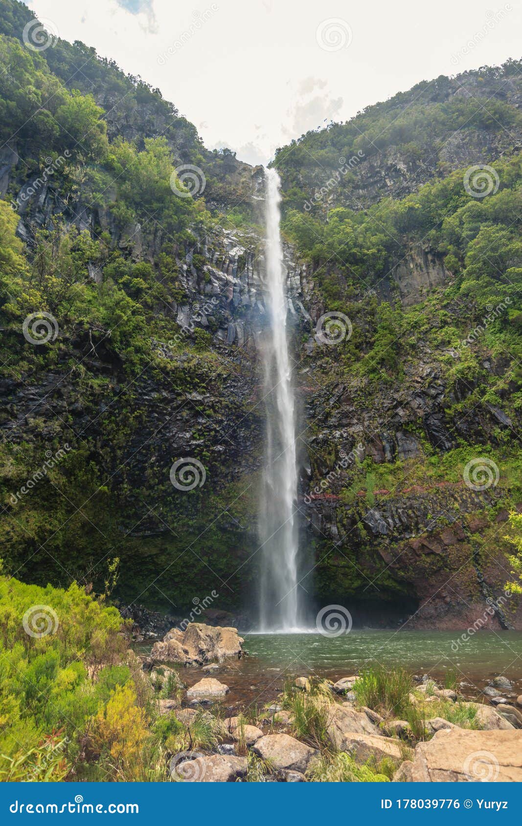 lago vento waterfall