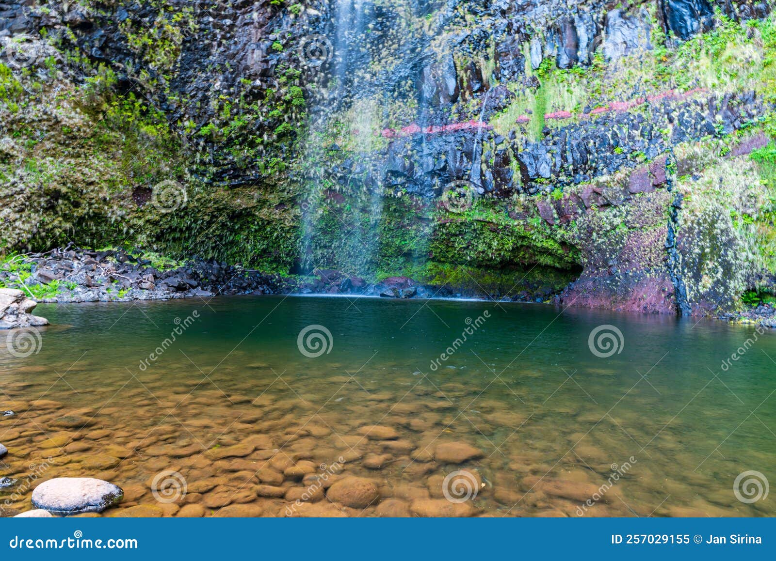 lagoa do vento lake in madeira