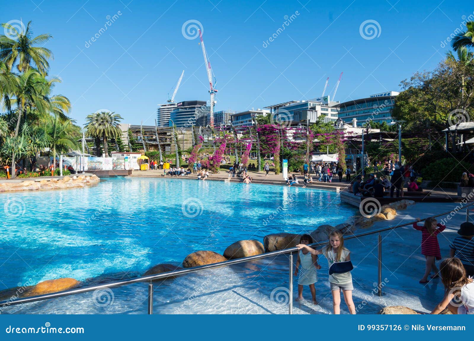 South Bank, Brisbane - 👀 Views of Brisbane! 🍃 South Bank Parklands covers  17 hectares of riverfront land. The green space a contrast to Brisbane City  opposite with Brisbane River in between