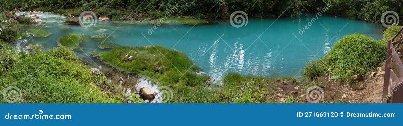 laguna azul on rio celeste in parque nacional volcan tenorio in costa rica