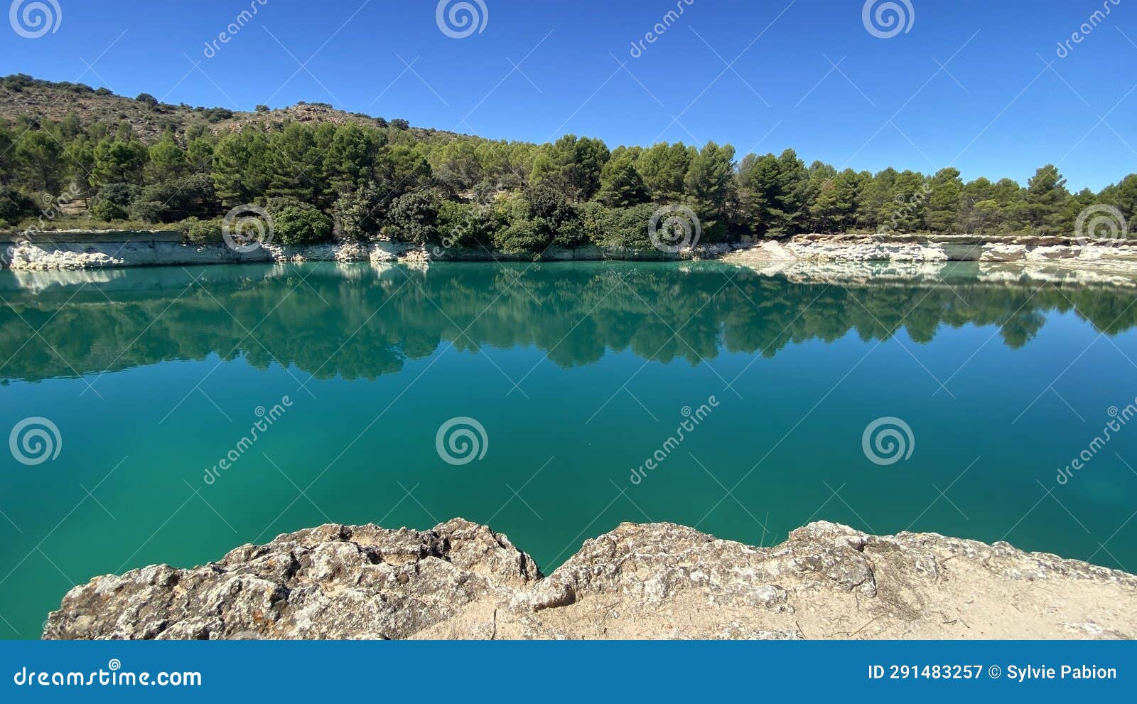 laguna de la lengua in ruidera in castilla la mancha, spain