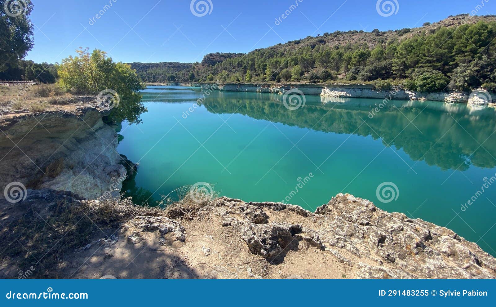 laguna de la lengua in ruidera in castilla la mancha, spain