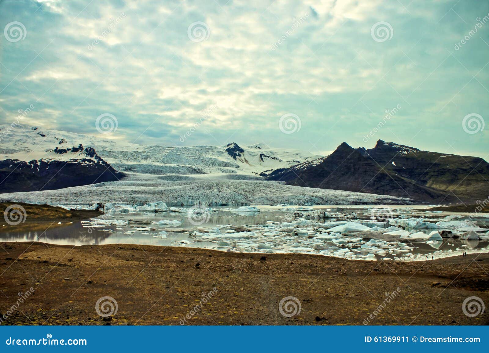 Laguna dell'Islanda Glaciar. Laguna congelata islandese di Espectacular con gli iceberg