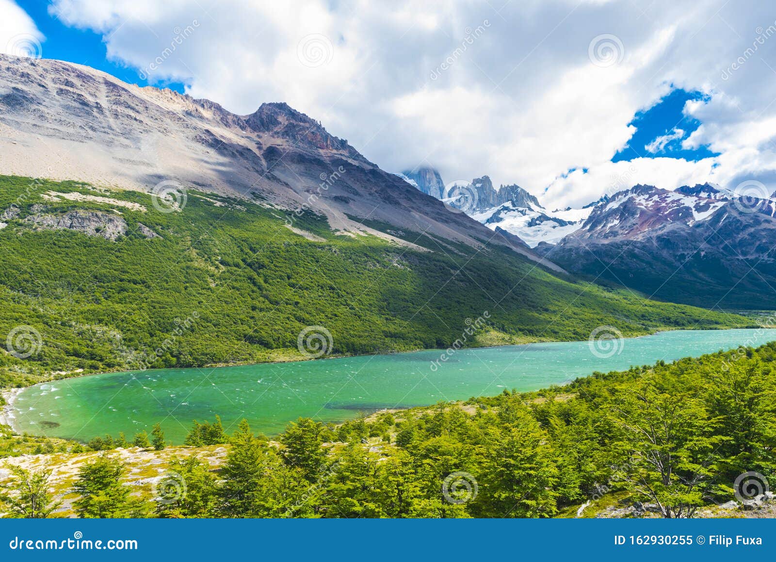 lagunas madre e hija lake in los glaciares national park in argentina