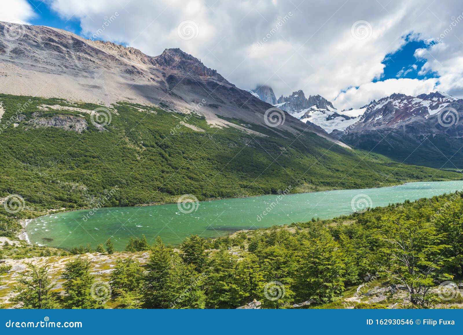 lagunas madre e hija lake in los glaciares national park in argentina