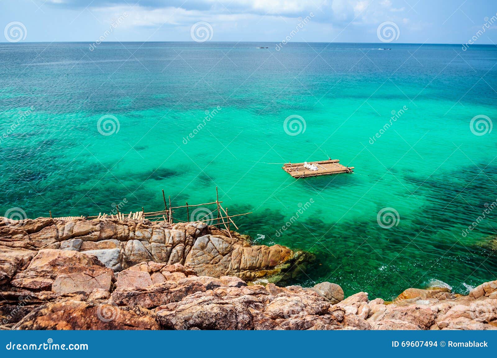 Big Thunder Mountain - Réhabilitation [Frontierland - 2015-2016] - Page 16 Lagune-bleue-avec-l-eau-de-mer-de-turquoise-69607494