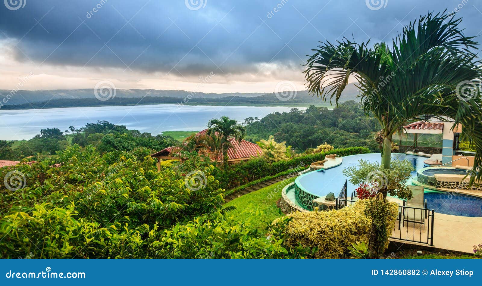 lake arenal in costa rica