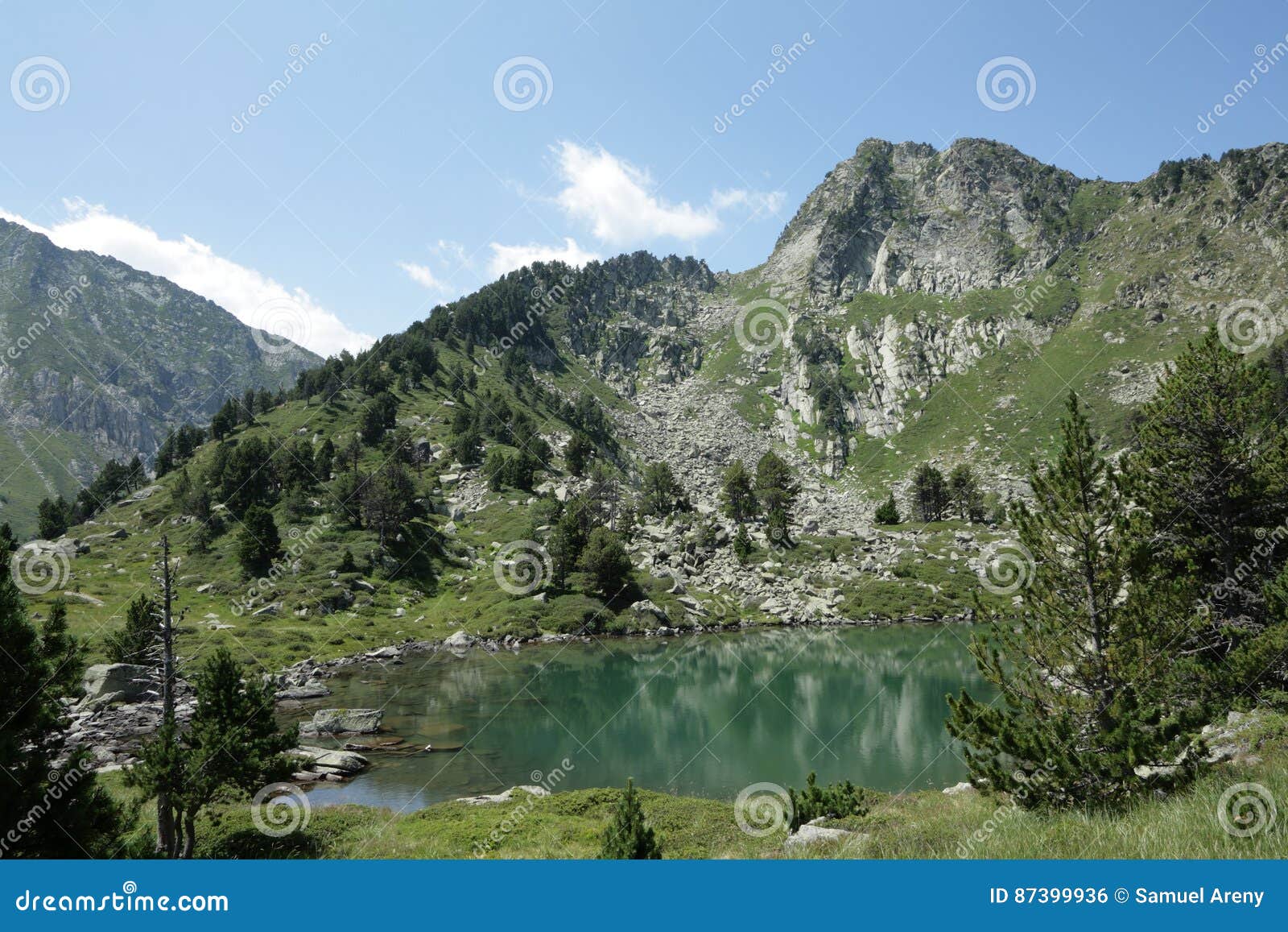 lake of camisette in pyrenees