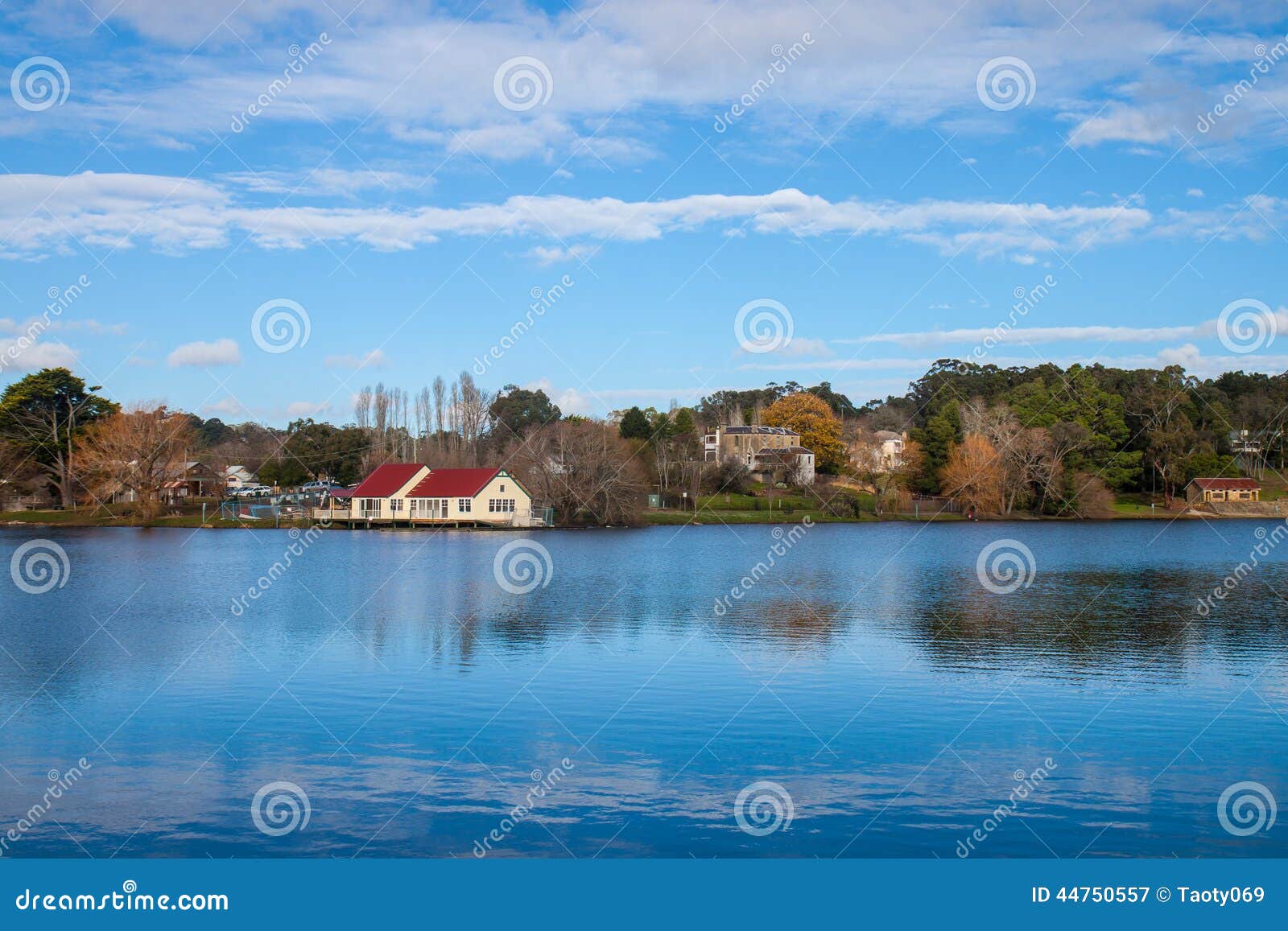Lake Daylesford stock image. Image of daylesford, cold 44750557