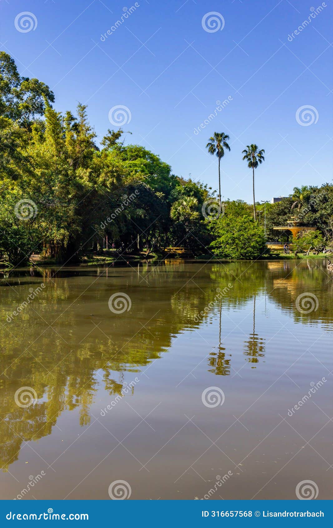lake in redencao park