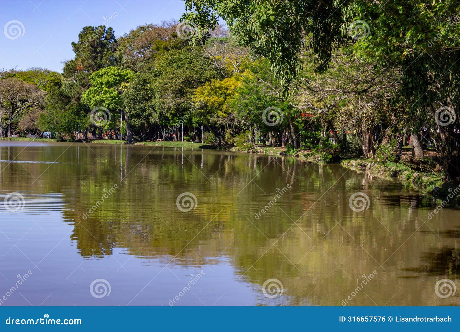 lake in redencao park