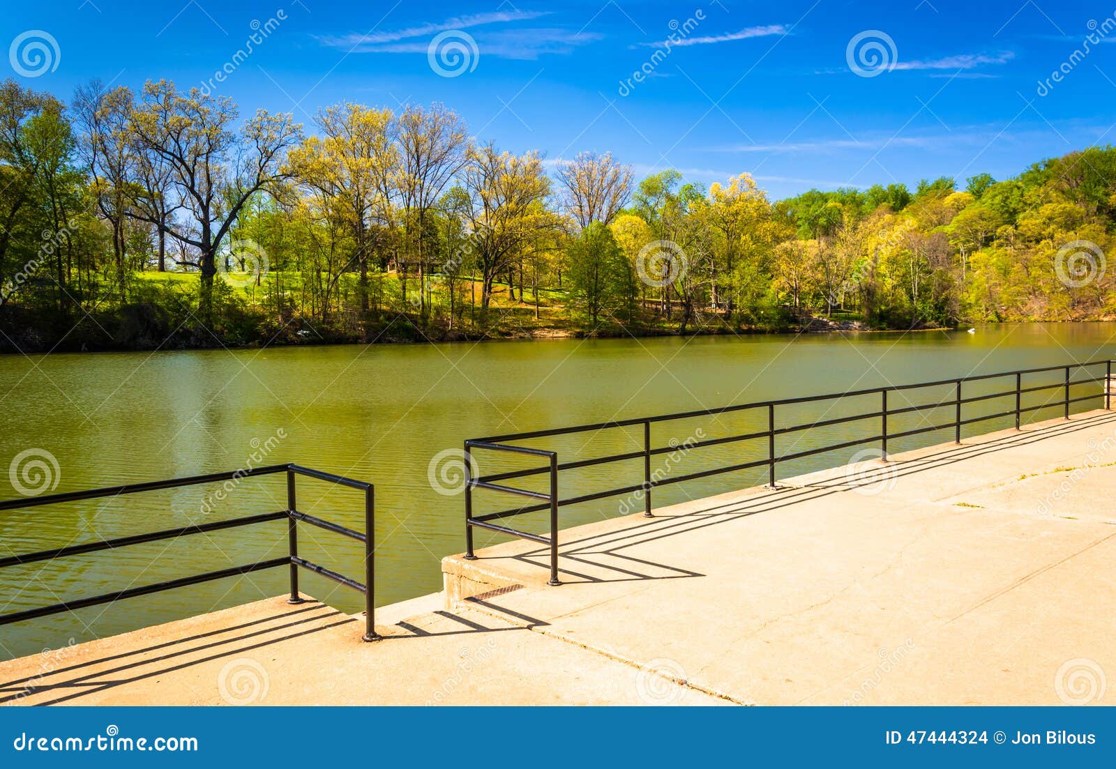 Lake Roland at Robert E. Lee Memorial Park in Baltimore, Maryland. Stock  Photo - Image of reservoir, scenic: 47444324