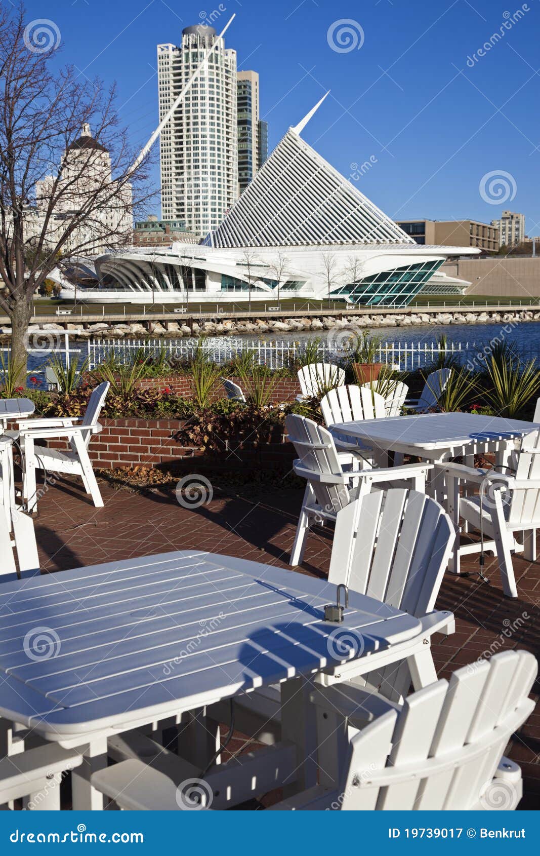 Lakefront Restaurant in Milwaukee Editorial Photography - Image of