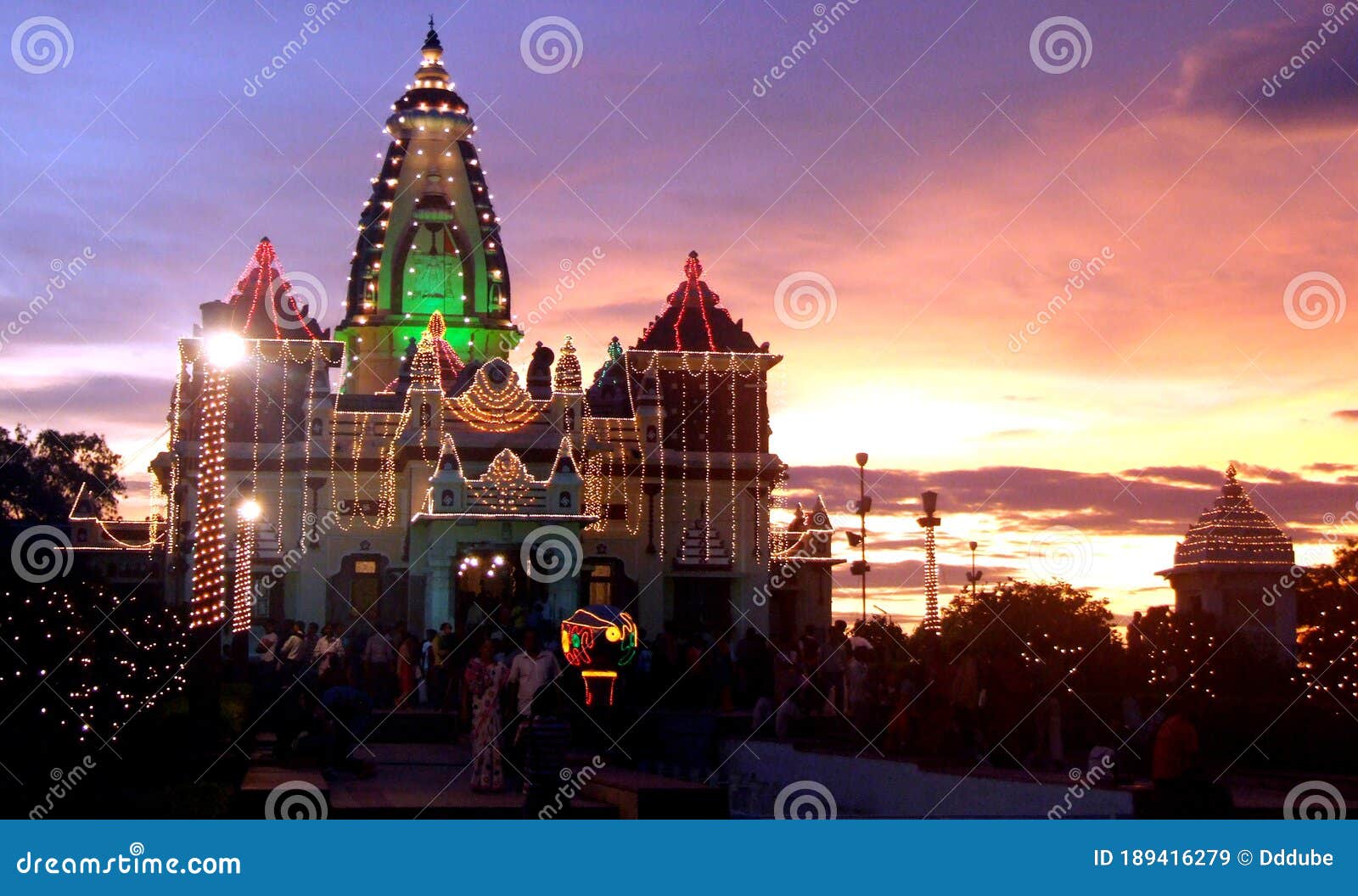 holi festival at lakshmi narayan temple 2025