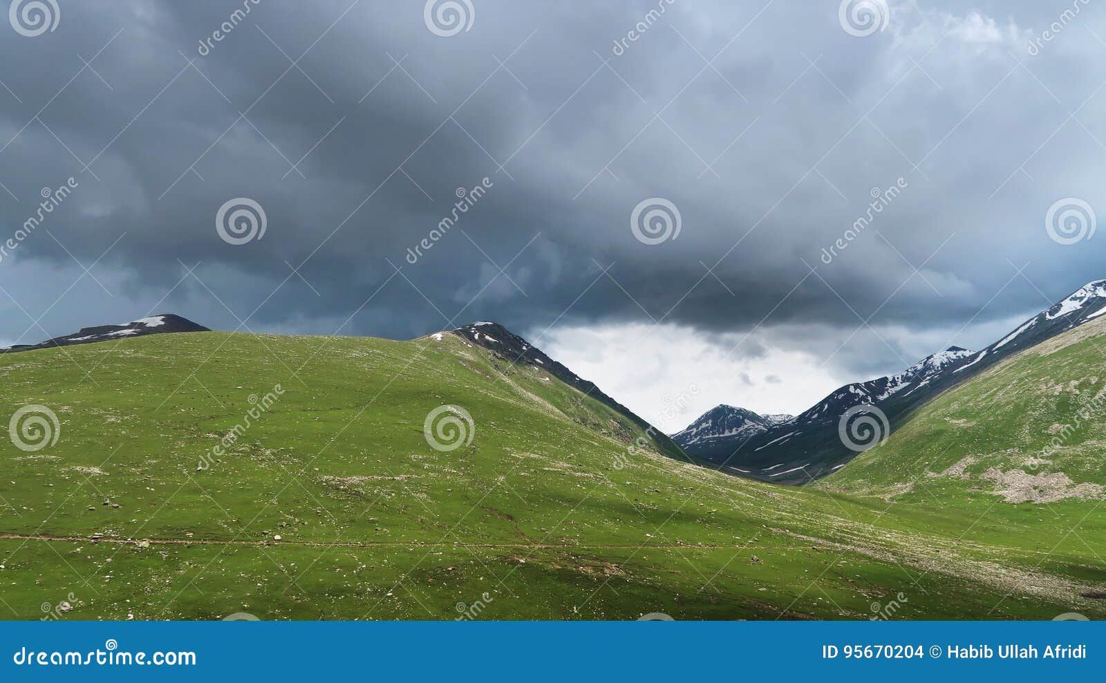 Lalusar-Berge nahe Naran. Schöner Platz in der Mitte von Naran und Babusar übersteigen Der Name dieses Platzes ist Lalusar-Berge