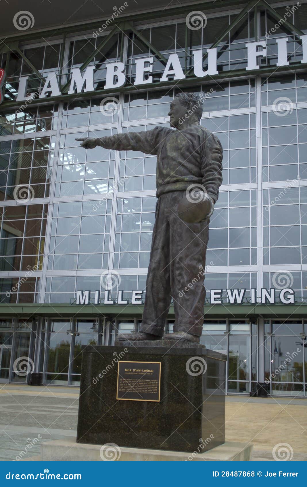 Lambeau Field Plaza and Statue Editorial Stock Photo Image of packers